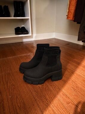 UGG platform boot